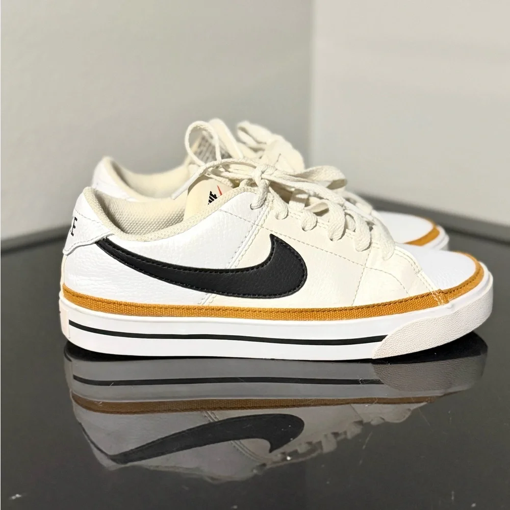 Nike Cream and Black Sneakers with Gold Trim - Picture 1 of 4